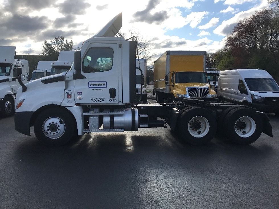 Day Cab Tractor-Heavy Duty Tractors-Freightliner-2022-T12664ST-Burlington-NJ-223,390\n\t\tmiles-$ 77,750 - Image 4