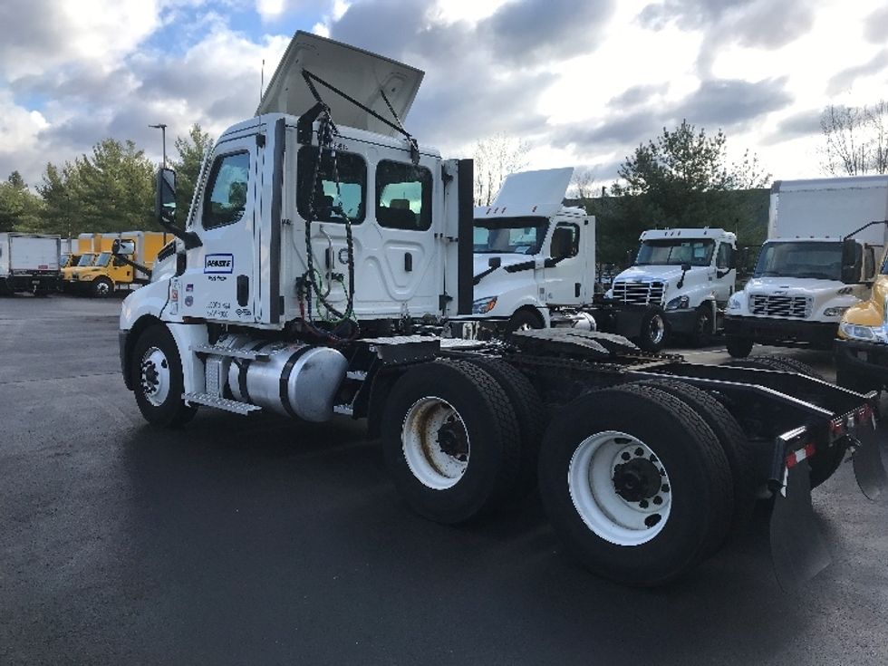 Day Cab Tractor-Heavy Duty Tractors-Freightliner-2022-T12664ST-Burlington-NJ-223,390\n\t\tmiles-$ 77,750 - Image 5