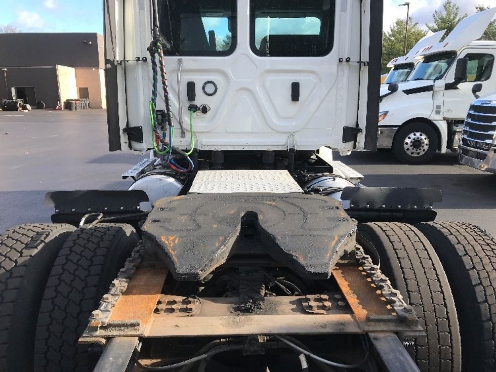 Day Cab Tractor-Heavy Duty Tractors-Freightliner-2022-T12664ST-Burlington-NJ-223,390\n\t\tmiles-$ 77,750 - Image 6