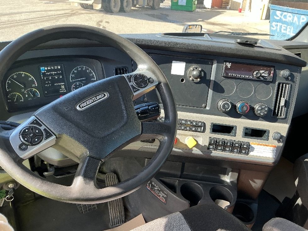 Day Cab Tractor-Heavy Duty Tractors-Freightliner-2022-T12664ST-Calgary-AB-435,969\n\t\tkm-$ 93,250 - Image 11