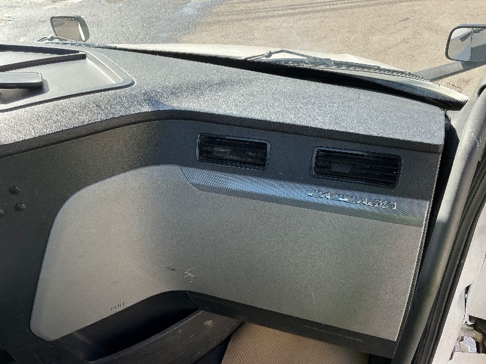 Day Cab Tractor-Heavy Duty Tractors-Freightliner-2022-T12664ST-Calgary-AB-435,969\n\t\tkm-$ 93,250 - Image 13