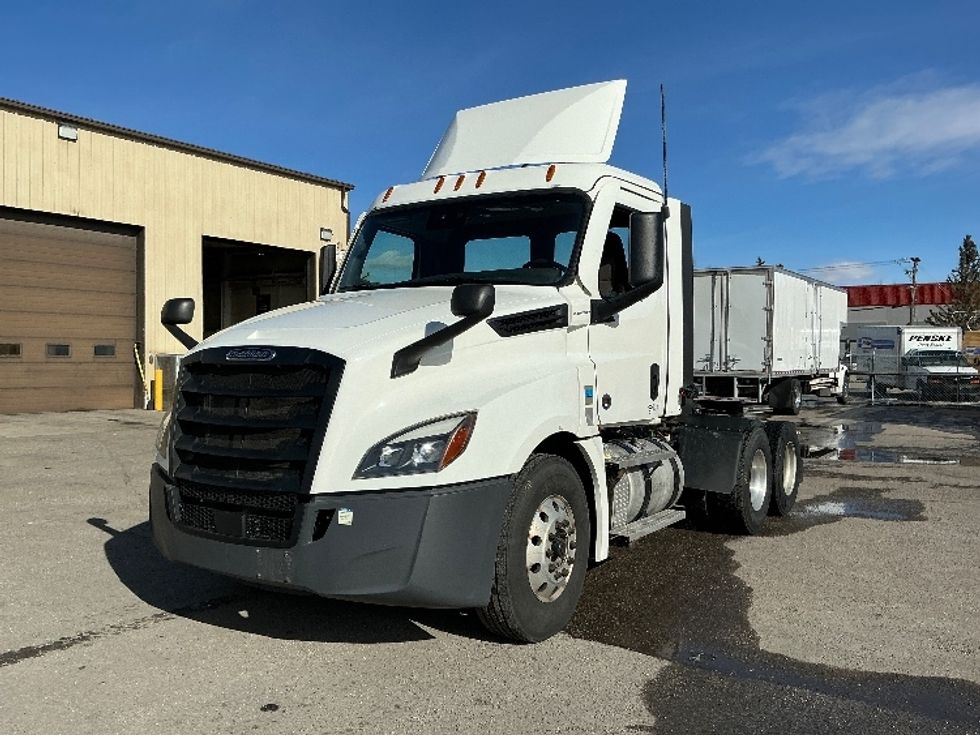 Day Cab Tractor-Heavy Duty Tractors-Freightliner-2022-T12664ST-Calgary-AB-435,969\n\t\tkm-$ 93,250 - Image 3