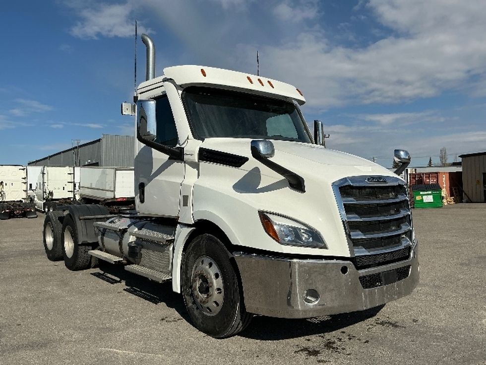 Day Cab Tractor-Heavy Duty Tractors-Freightliner-2022-T12664ST-Calgary-AB-803,077\n\t\tkm-$ 72,500 - Image 1