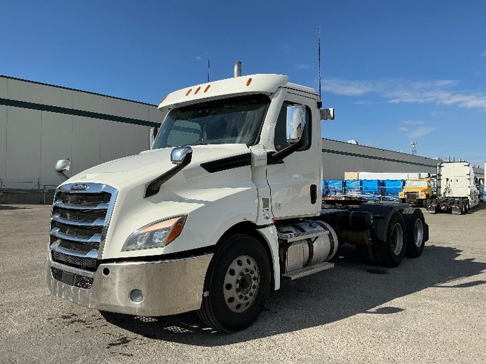 Day Cab Tractor-Heavy Duty Tractors-Freightliner-2022-T12664ST-Calgary-AB-803,077\n\t\tkm-$ 72,500 - Image 3