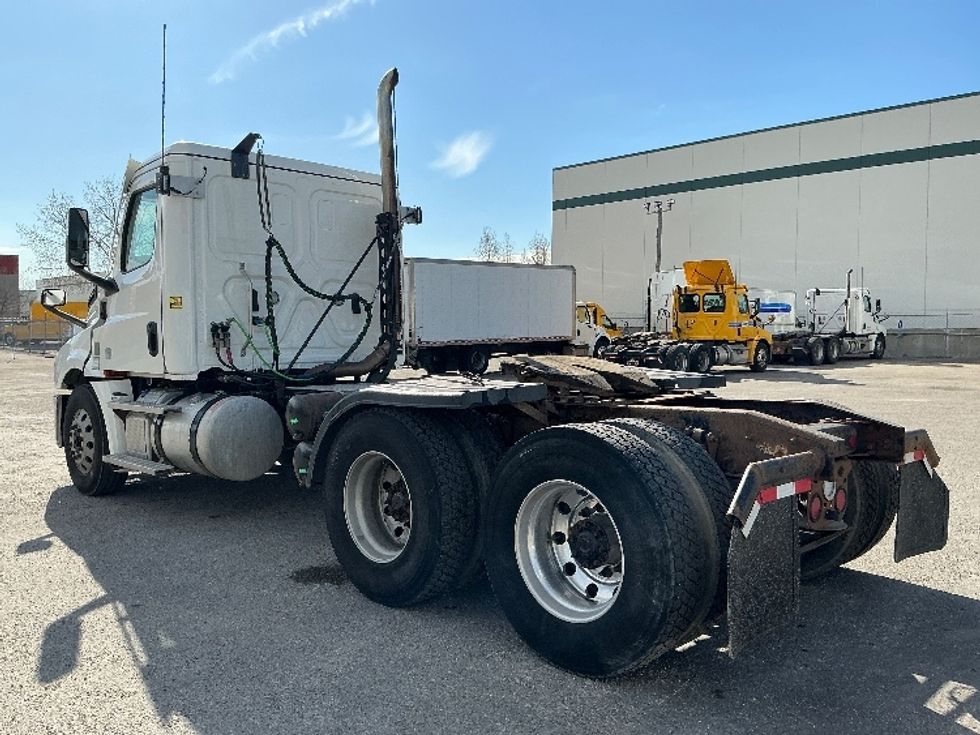 Day Cab Tractor-Heavy Duty Tractors-Freightliner-2022-T12664ST-Calgary-AB-803,077\n\t\tkm-$ 72,500 - Image 5
