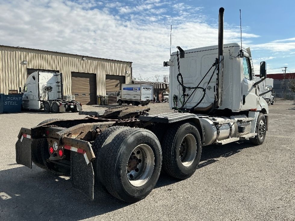 Day Cab Tractor-Heavy Duty Tractors-Freightliner-2022-T12664ST-Calgary-AB-803,077\n\t\tkm-$ 72,500 - Image 7