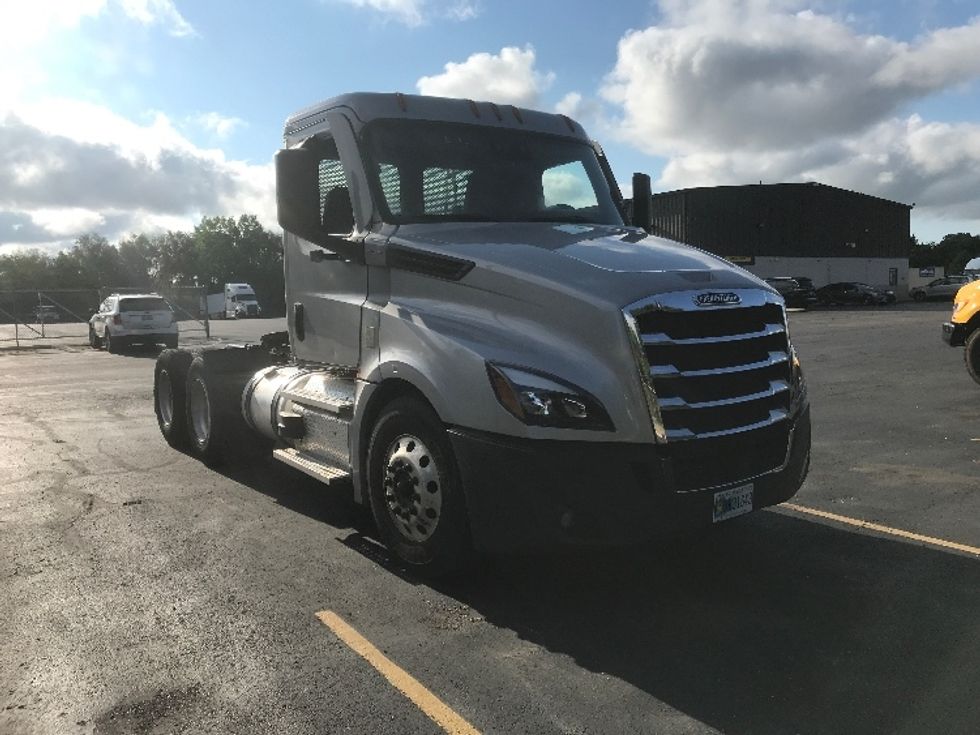 Day Cab Tractor-Heavy Duty Tractors-Freightliner-2022-T12664ST-Canton-OH-418,040\n\t\tmiles-$ 61,250 - Image 1