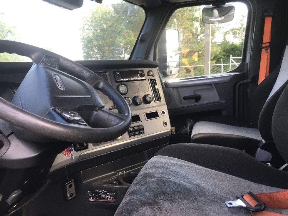 Day Cab Tractor-Heavy Duty Tractors-Freightliner-2022-T12664ST-Canton-OH-418,040\n\t\tmiles-$ 61,250 - Image 10