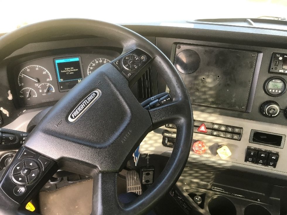 Day Cab Tractor-Heavy Duty Tractors-Freightliner-2022-T12664ST-Canton-OH-418,040\n\t\tmiles-$ 61,250 - Image 11