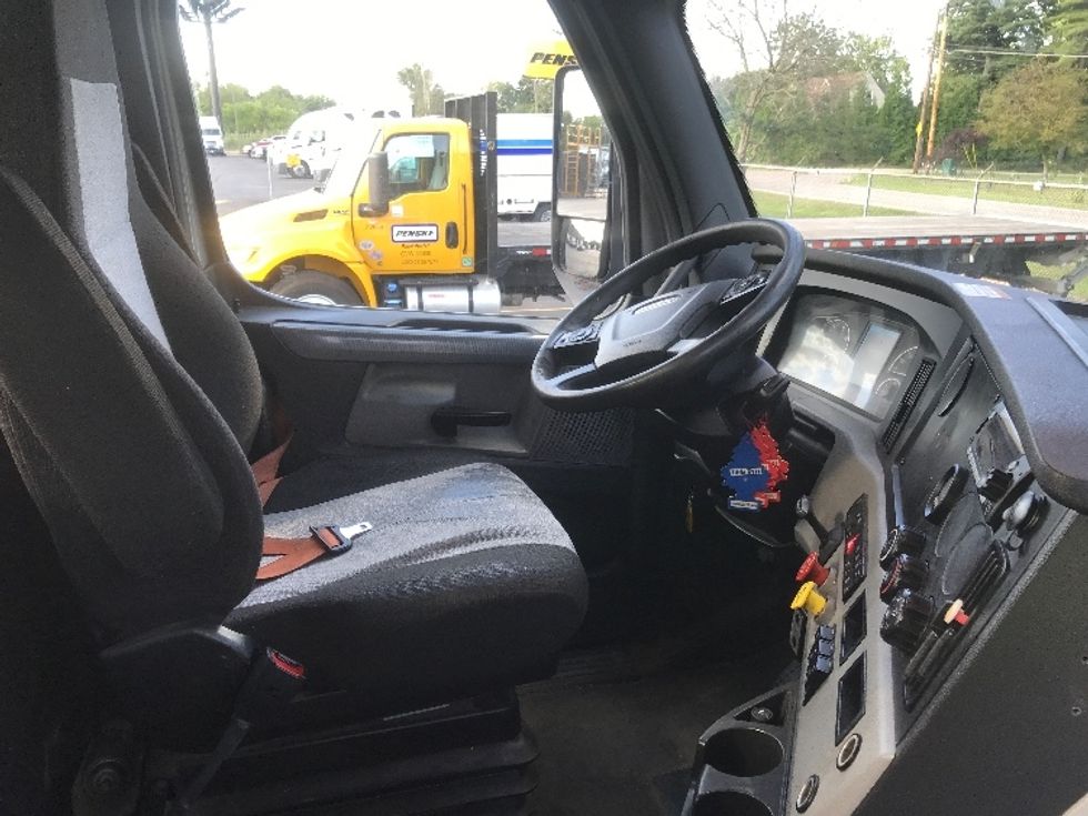 Day Cab Tractor-Heavy Duty Tractors-Freightliner-2022-T12664ST-Canton-OH-418,040\n\t\tmiles-$ 61,250 - Image 14