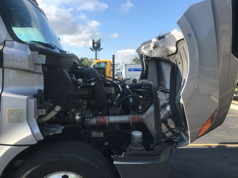 Day Cab Tractor-Heavy Duty Tractors-Freightliner-2022-T12664ST-Canton-OH-418,040\n\t\tmiles-$ 61,250 - Image 15