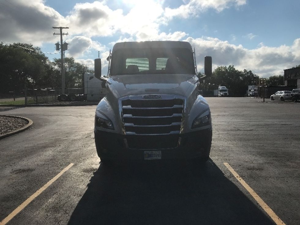 Day Cab Tractor-Heavy Duty Tractors-Freightliner-2022-T12664ST-Canton-OH-418,040\n\t\tmiles-$ 61,250 - Image 2
