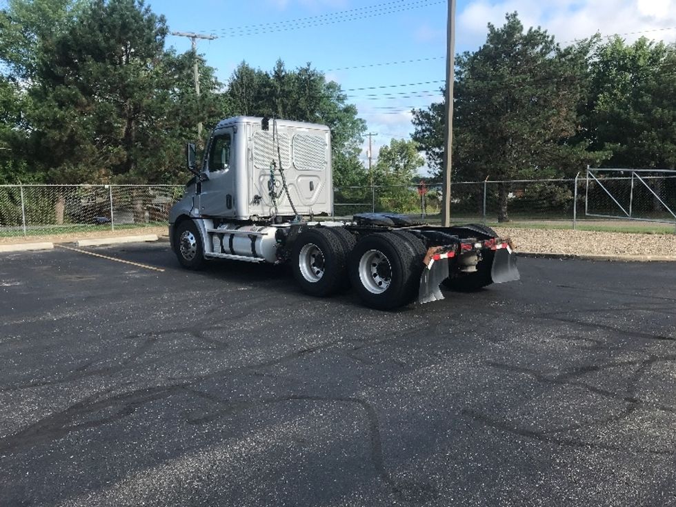 Day Cab Tractor-Heavy Duty Tractors-Freightliner-2022-T12664ST-Canton-OH-418,040\n\t\tmiles-$ 61,250 - Image 5