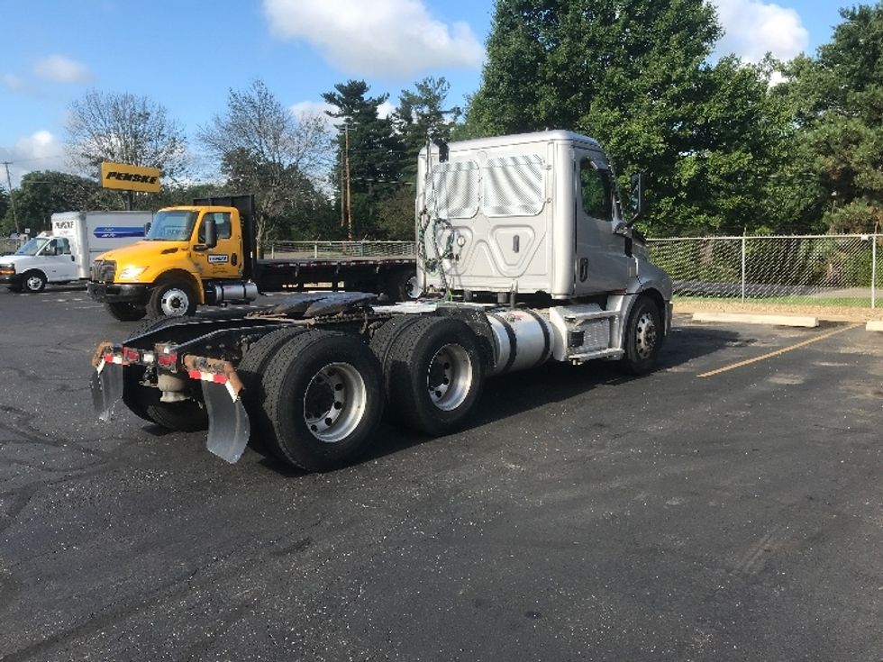Day Cab Tractor-Heavy Duty Tractors-Freightliner-2022-T12664ST-Canton-OH-418,040\n\t\tmiles-$ 61,250 - Image 7