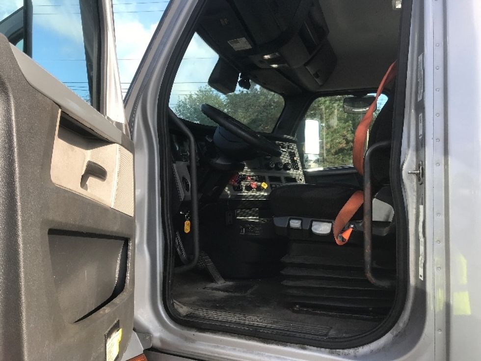 Day Cab Tractor-Heavy Duty Tractors-Freightliner-2022-T12664ST-Canton-OH-418,040\n\t\tmiles-$ 61,250 - Image 9