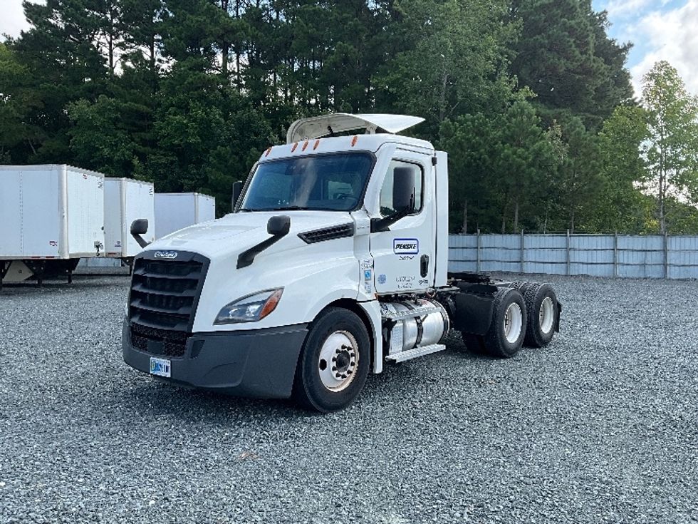 2022 Freightliner Cascadia 126" Day cab photo 3