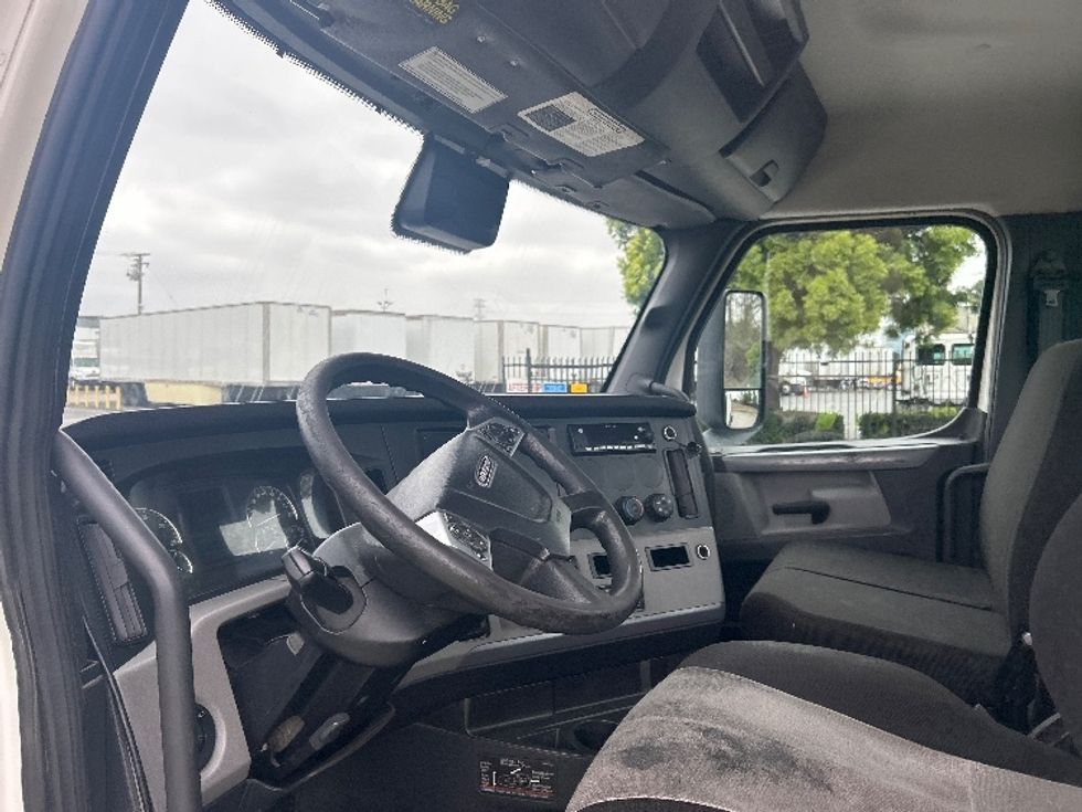 Day Cab Tractor-Heavy Duty Tractors-Freightliner-2022-T12664ST-Carson-CA-478,564\n\t\tmiles-$ 57,500 - Image 10