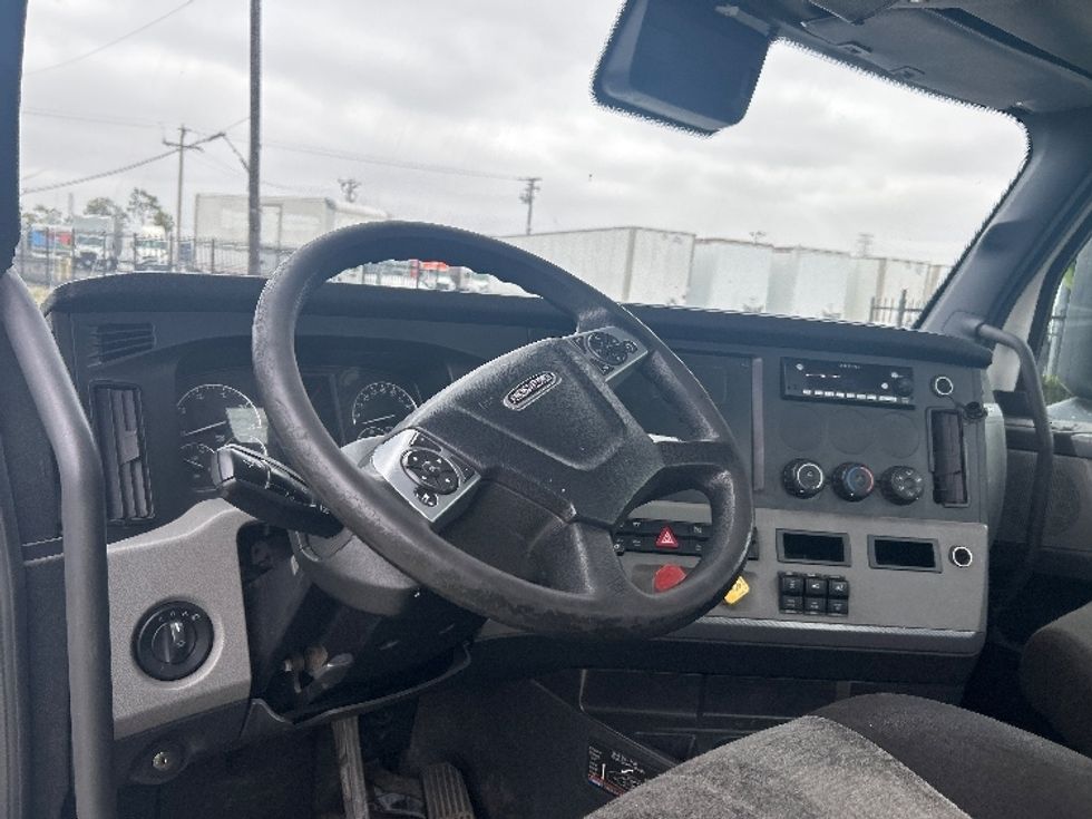 Day Cab Tractor-Heavy Duty Tractors-Freightliner-2022-T12664ST-Carson-CA-478,564\n\t\tmiles-$ 57,500 - Image 11