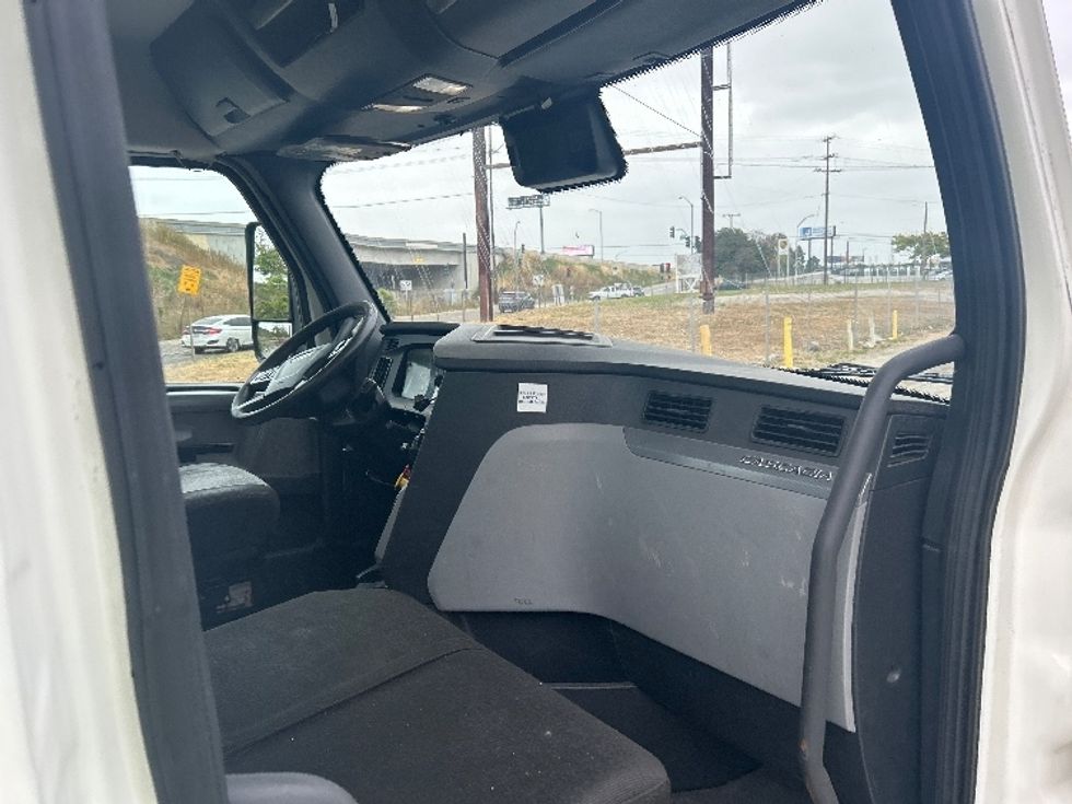 Day Cab Tractor-Heavy Duty Tractors-Freightliner-2022-T12664ST-Carson-CA-478,564\n\t\tmiles-$ 57,500 - Image 13