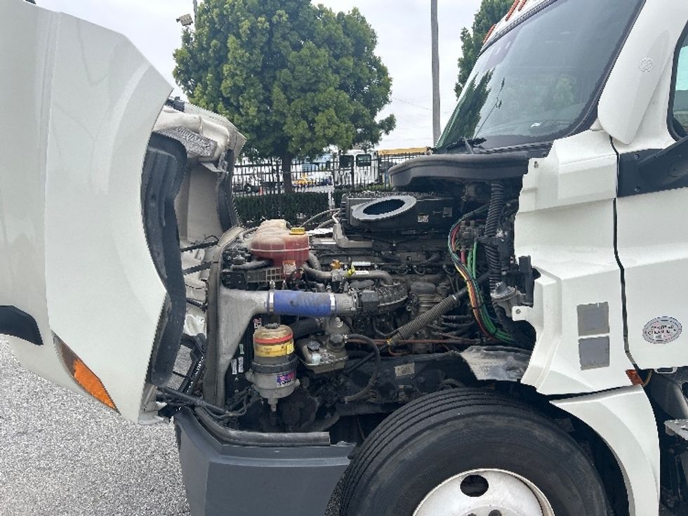 Day Cab Tractor-Heavy Duty Tractors-Freightliner-2022-T12664ST-Carson-CA-478,564\n\t\tmiles-$ 57,500 - Image 16
