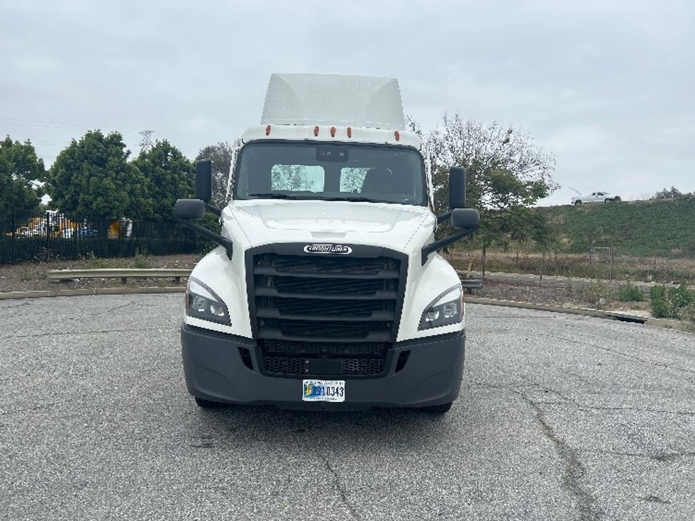 Day Cab Tractor-Heavy Duty Tractors-Freightliner-2022-T12664ST-Carson-CA-478,564\n\t\tmiles-$ 57,500 - Image 2