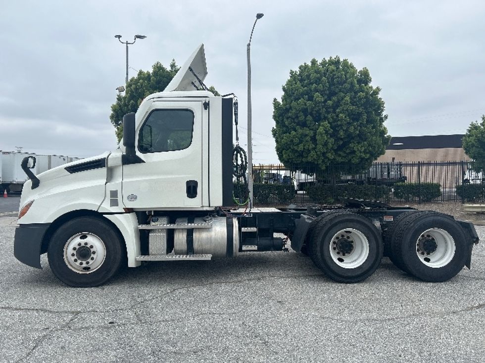 Day Cab Tractor-Heavy Duty Tractors-Freightliner-2022-T12664ST-Carson-CA-478,564\n\t\tmiles-$ 57,500 - Image 4