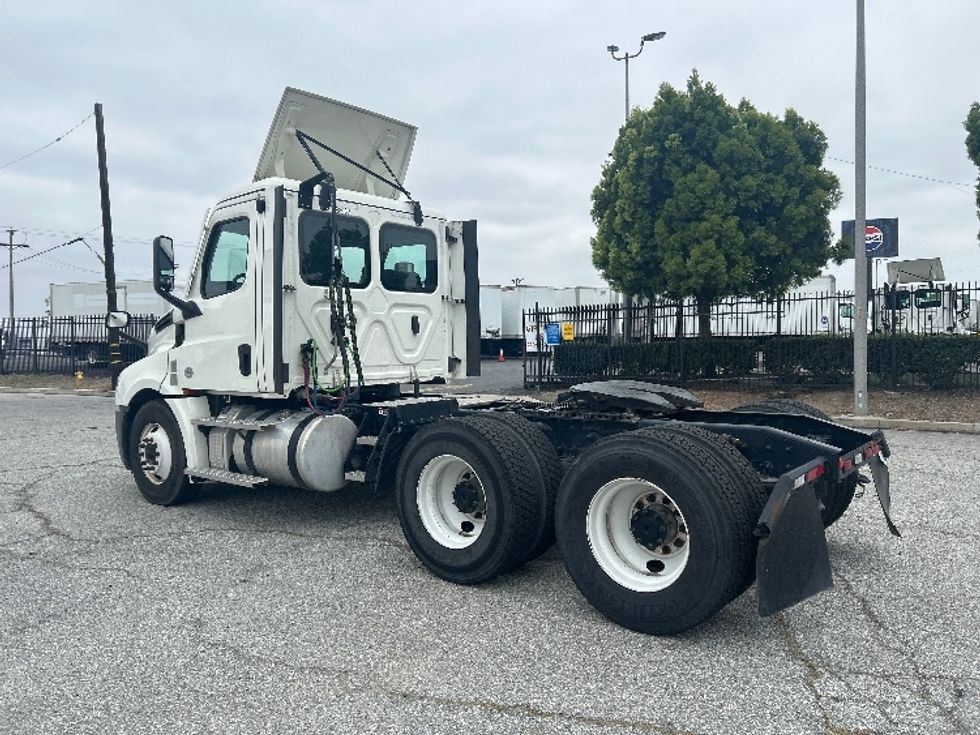 Day Cab Tractor-Heavy Duty Tractors-Freightliner-2022-T12664ST-Carson-CA-478,564\n\t\tmiles-$ 57,500 - Image 5