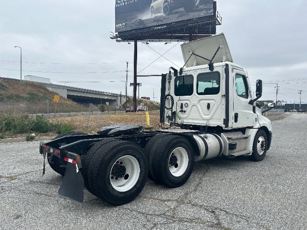 Day Cab Tractor-Heavy Duty Tractors-Freightliner-2022-T12664ST-Carson-CA-478,564\n\t\tmiles-$ 57,500 - Image 7