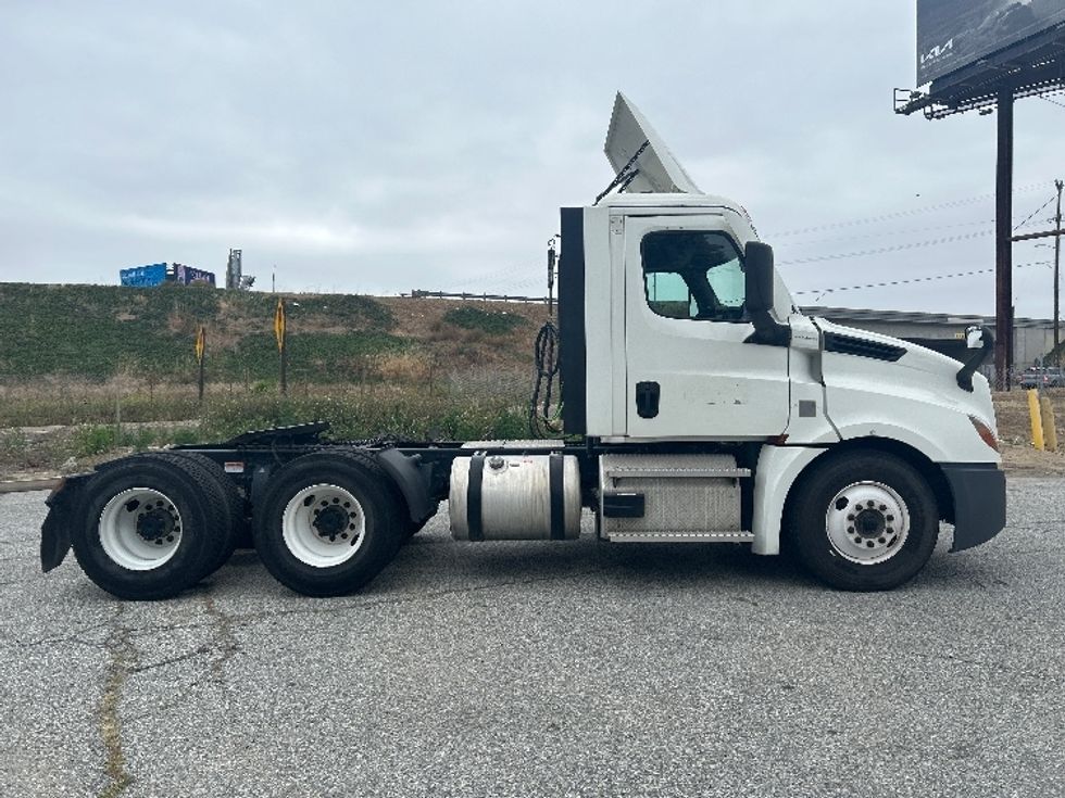 Day Cab Tractor-Heavy Duty Tractors-Freightliner-2022-T12664ST-Carson-CA-478,564\n\t\tmiles-$ 57,500 - Image 8