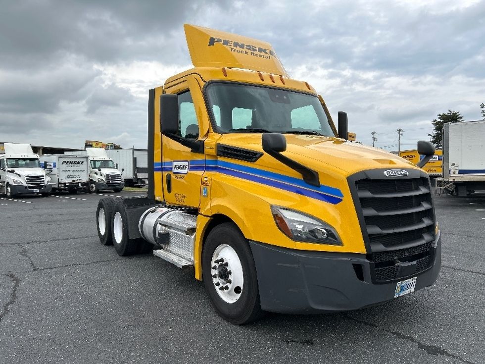 Day Cab Tractor-Heavy Duty Tractors-Freightliner-2022-T12664ST-Charlotte-NC-191,208\n\t\tmiles-$ 79,750 - Image 1