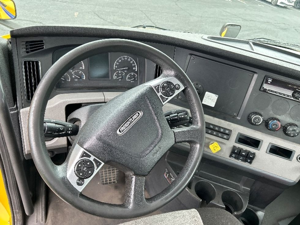 Day Cab Tractor-Heavy Duty Tractors-Freightliner-2022-T12664ST-Charlotte-NC-191,208\n\t\tmiles-$ 79,750 - Image 11