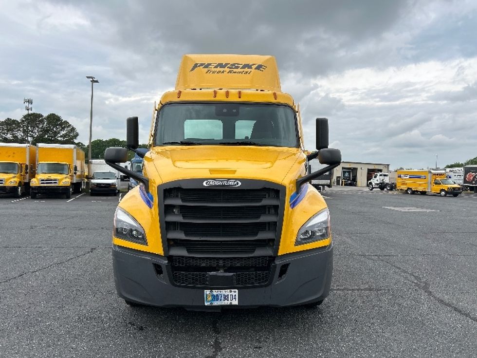 Day Cab Tractor-Heavy Duty Tractors-Freightliner-2022-T12664ST-Charlotte-NC-191,208\n\t\tmiles-$ 79,750 - Image 2