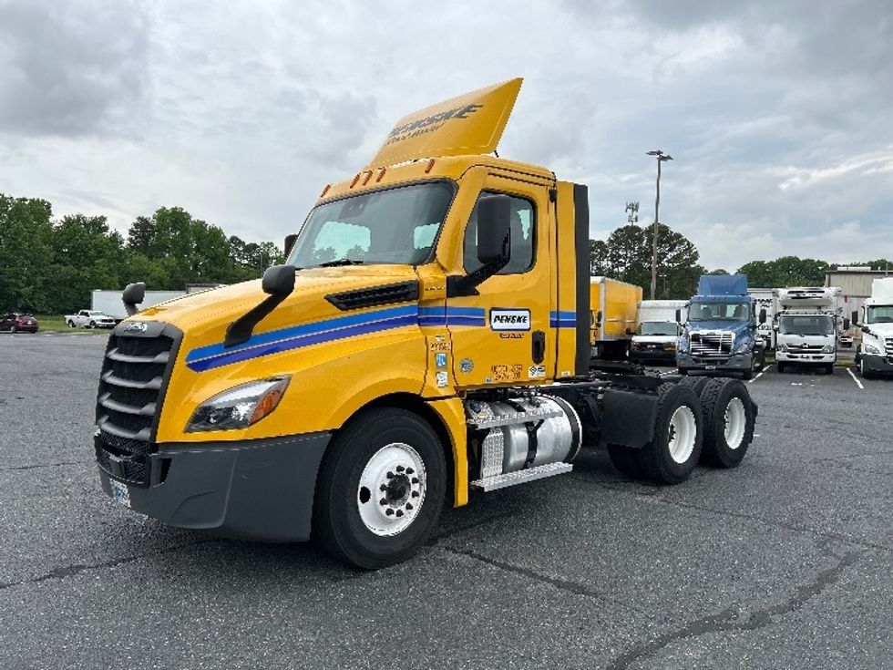 Day Cab Tractor-Heavy Duty Tractors-Freightliner-2022-T12664ST-Charlotte-NC-191,208\n\t\tmiles-$ 79,750 - Image 3