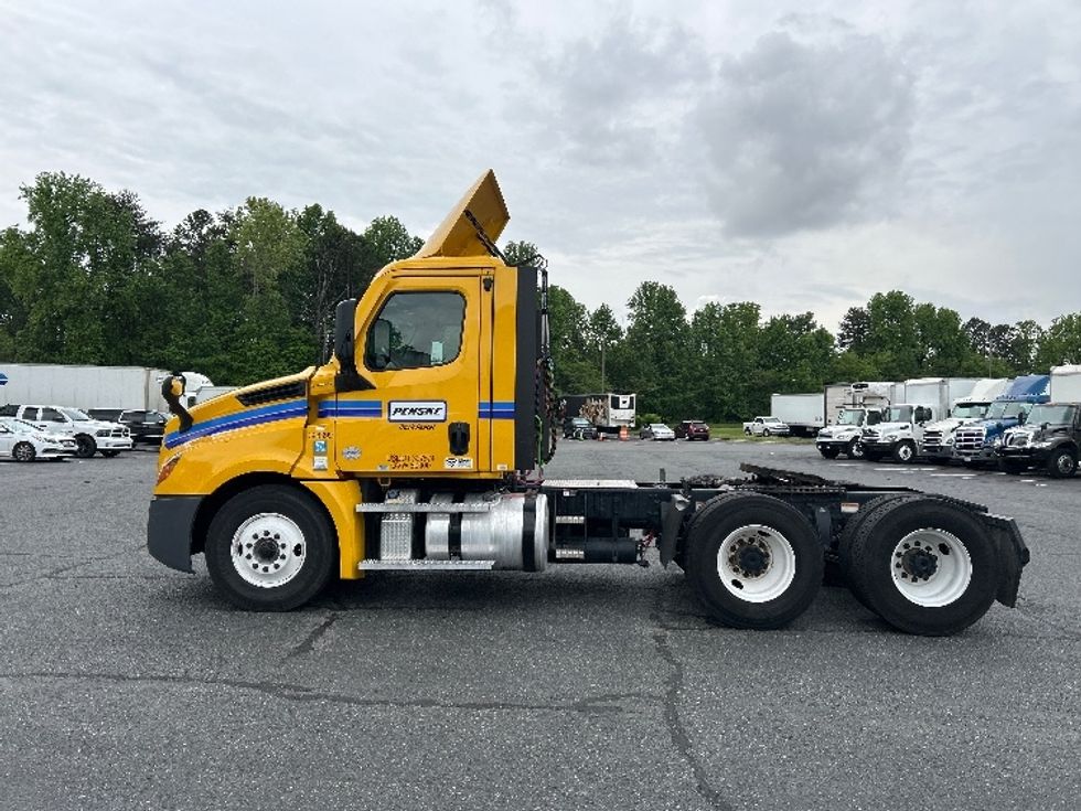 Day Cab Tractor-Heavy Duty Tractors-Freightliner-2022-T12664ST-Charlotte-NC-191,208\n\t\tmiles-$ 79,750 - Image 4