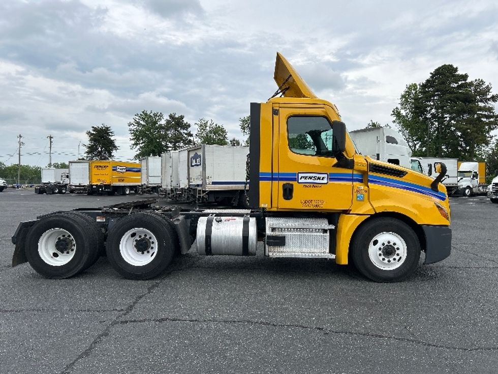 Day Cab Tractor-Heavy Duty Tractors-Freightliner-2022-T12664ST-Charlotte-NC-191,208\n\t\tmiles-$ 79,750 - Image 8