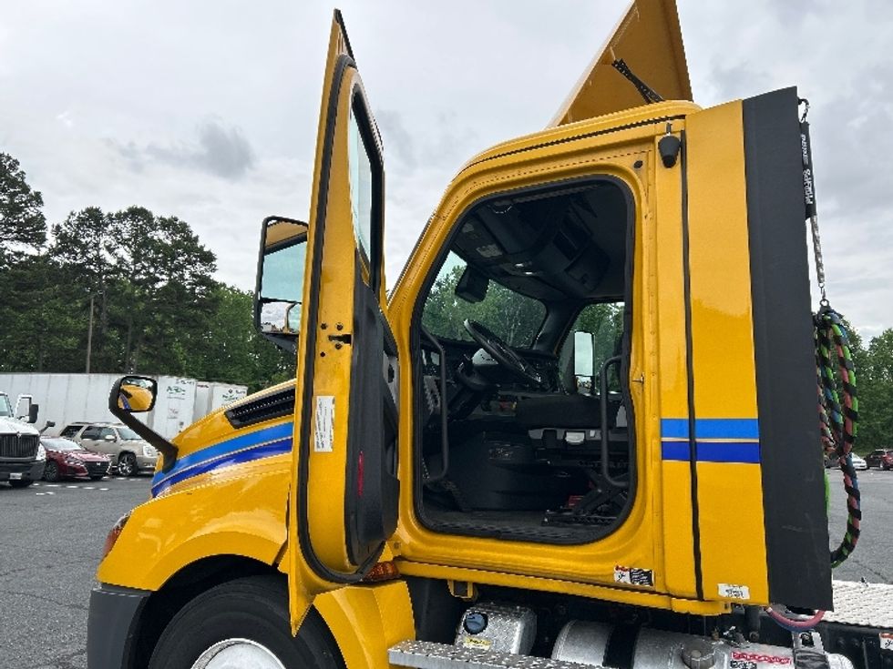 Day Cab Tractor-Heavy Duty Tractors-Freightliner-2022-T12664ST-Charlotte-NC-191,208\n\t\tmiles-$ 79,750 - Image 9