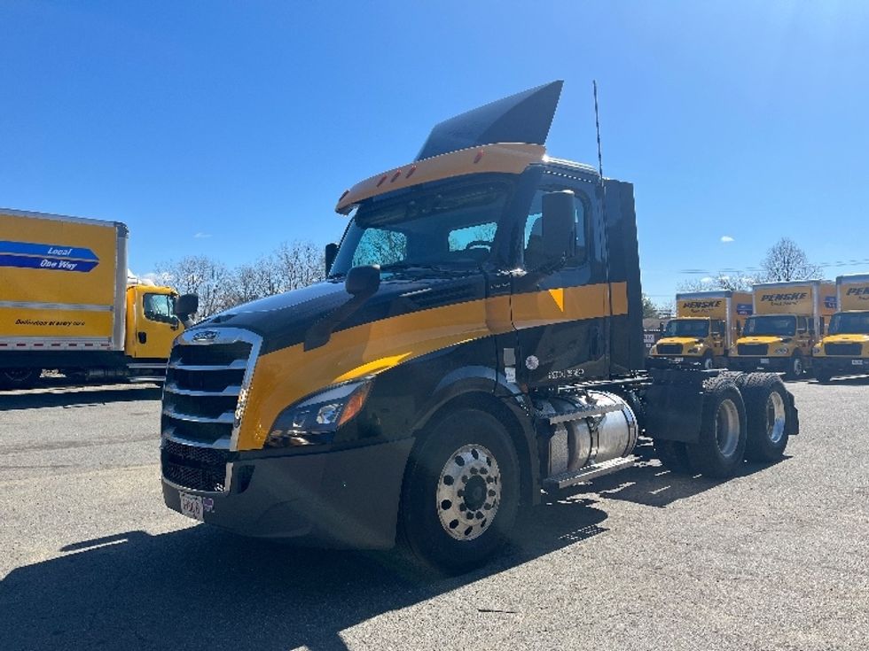 Day Cab Tractor-Heavy Duty Tractors-Freightliner-2022-T12664ST-Chicopee-MA-274,765\n\t\tmiles-$ 63,250 - Image 3