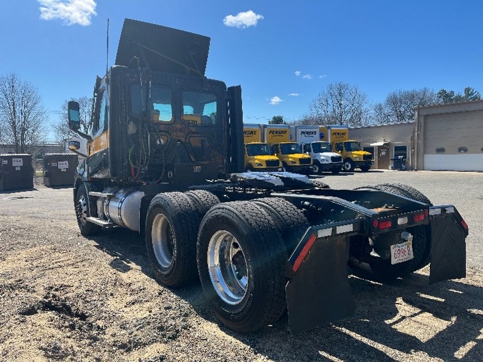 Day Cab Tractor-Heavy Duty Tractors-Freightliner-2022-T12664ST-Chicopee-MA-274,765\n\t\tmiles-$ 63,250 - Image 5