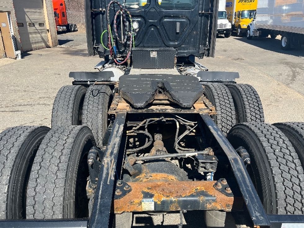 Day Cab Tractor-Heavy Duty Tractors-Freightliner-2022-T12664ST-Chicopee-MA-274,765\n\t\tmiles-$ 63,250 - Image 6