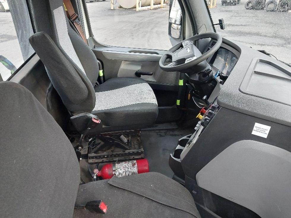 Day Cab Tractor-Heavy Duty Tractors-Freightliner-2022-T12664ST-Cleona-PA-822,821\n\t\tmiles-$ 33,000 - Image 14