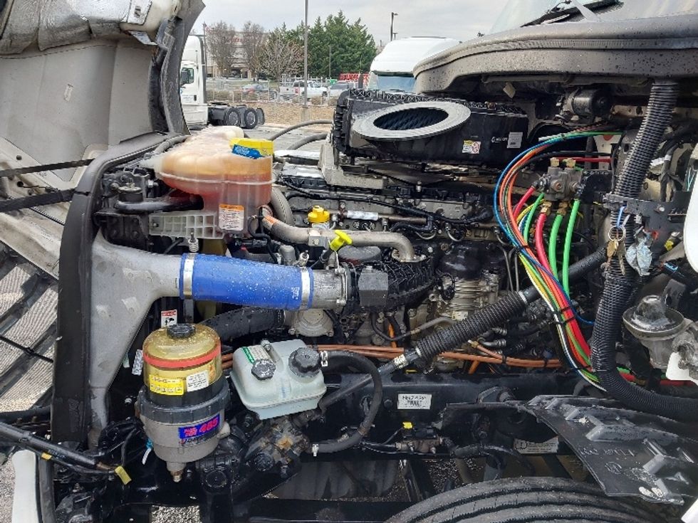 Day Cab Tractor-Heavy Duty Tractors-Freightliner-2022-T12664ST-Cleona-PA-822,821\n\t\tmiles-$ 33,000 - Image 16