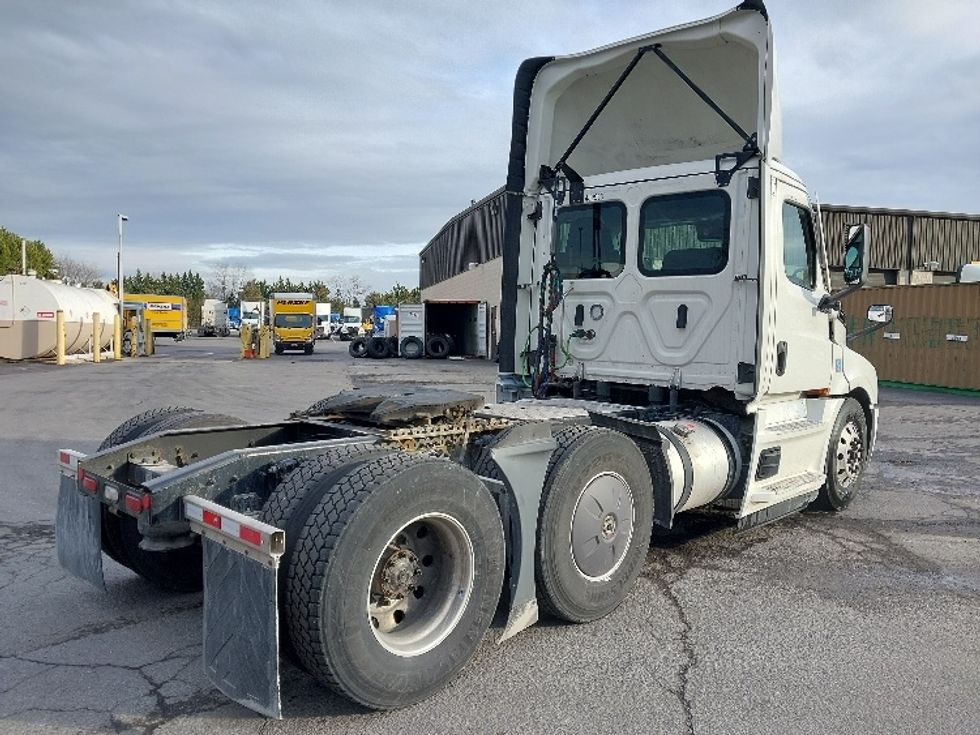 Day Cab Tractor-Heavy Duty Tractors-Freightliner-2022-T12664ST-Cleona-PA-822,821\n\t\tmiles-$ 33,000 - Image 7