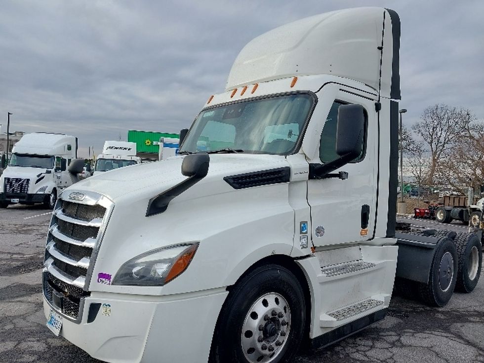 Day Cab Tractor-Heavy Duty Tractors-Freightliner-2022-T12664ST-Cleona-PA-824,115\n\t\tmiles-$ 28,750 - Image 3
