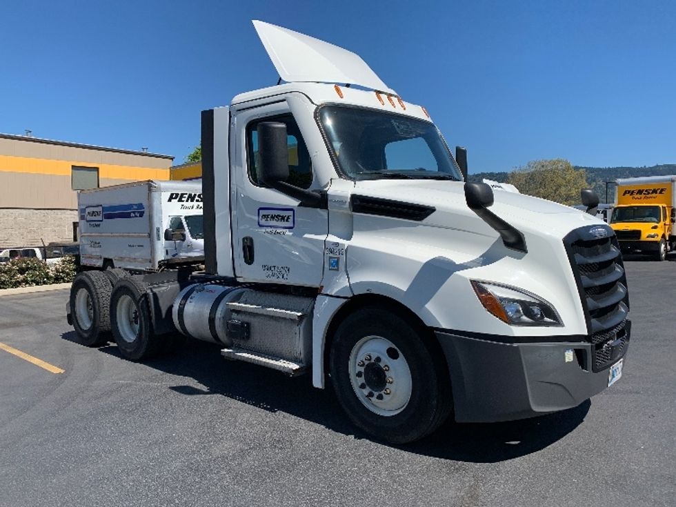 Day Cab Tractor-Heavy Duty Tractors-Freightliner-2022-T12664ST-Coburg-OR-252,373\n\t\tmiles-$ 87,250 - Image 1