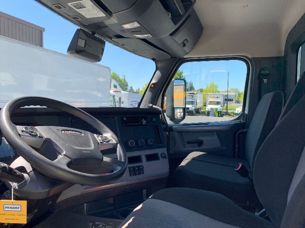 Day Cab Tractor-Heavy Duty Tractors-Freightliner-2022-T12664ST-Coburg-OR-252,373\n\t\tmiles-$ 87,250 - Image 10