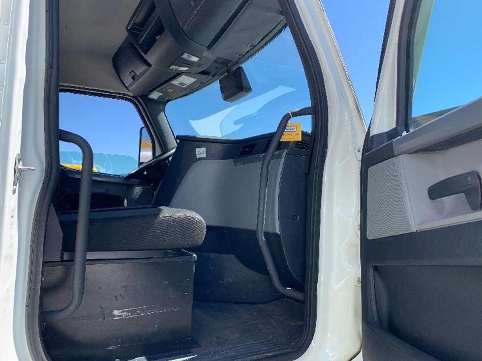 Day Cab Tractor-Heavy Duty Tractors-Freightliner-2022-T12664ST-Coburg-OR-252,373\n\t\tmiles-$ 87,250 - Image 12