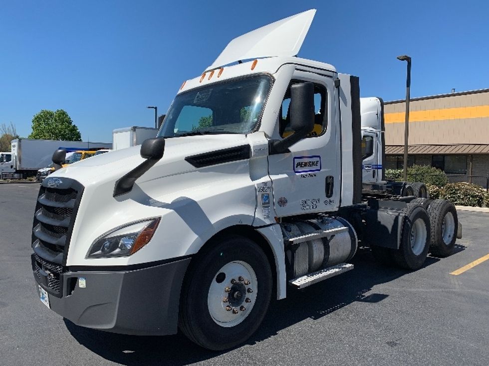 Day Cab Tractor-Heavy Duty Tractors-Freightliner-2022-T12664ST-Coburg-OR-252,373\n\t\tmiles-$ 87,250 - Image 3