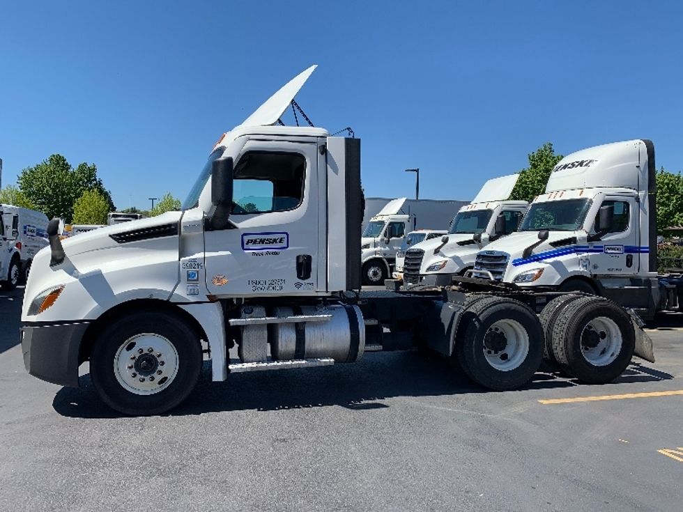 Day Cab Tractor-Heavy Duty Tractors-Freightliner-2022-T12664ST-Coburg-OR-252,373\n\t\tmiles-$ 87,250 - Image 4