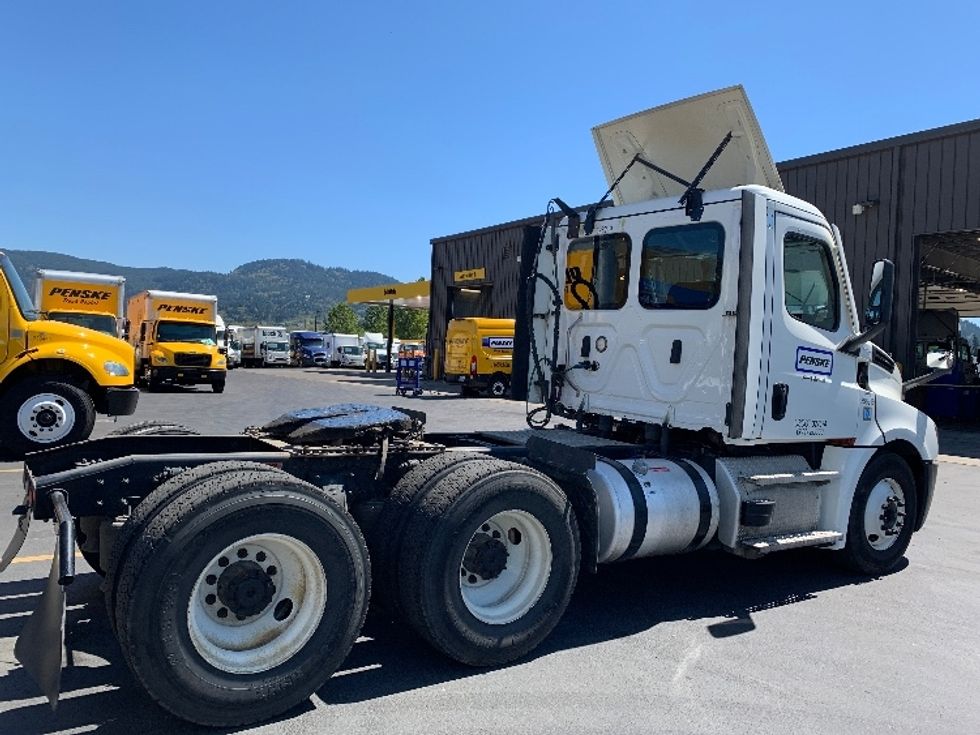 Day Cab Tractor-Heavy Duty Tractors-Freightliner-2022-T12664ST-Coburg-OR-252,373\n\t\tmiles-$ 87,250 - Image 7