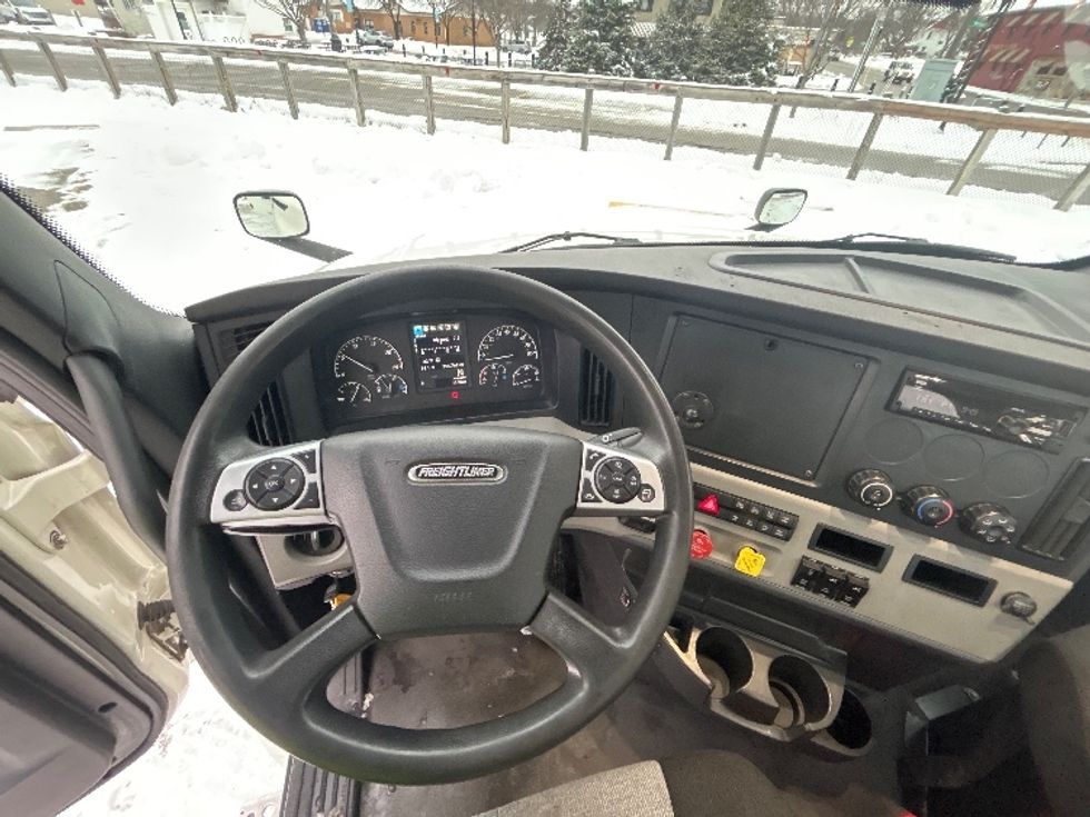 Day Cab Tractor-Heavy Duty Tractors-Freightliner-2022-T12664ST-Comstock Park-MI-254,768\n\t\tmiles-$ 71,250 - Image 11